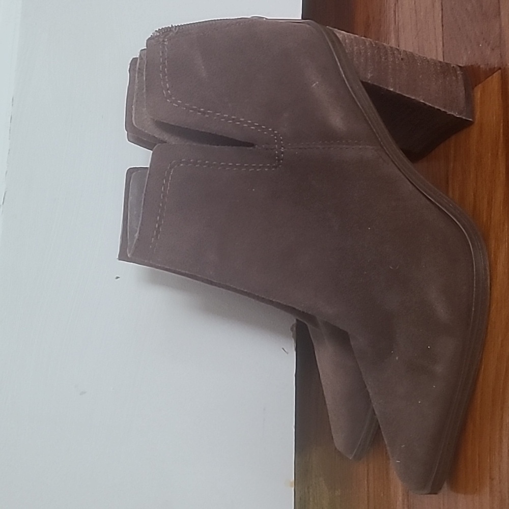 Vince Camuto Brown Faux Suede Heeled Ankle Boots 7.5M